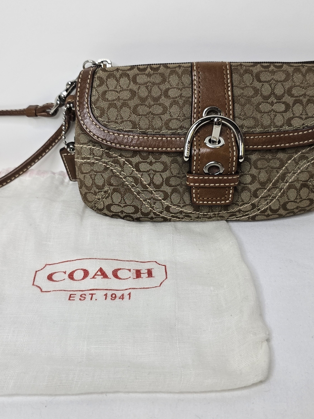 Vintage Coach Soho Signature C Buckle Flap Wristlet Wallet With Dust Bag!